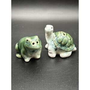 Vintage Ceramic Frog And Tortoise Salt And Pepper Shakers Green And White Kitsch